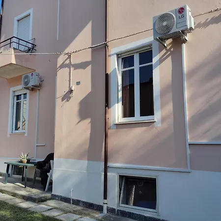 Short Lets Apartament *